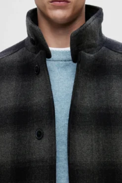 Abrigo cuello chimenea de lana reciclada