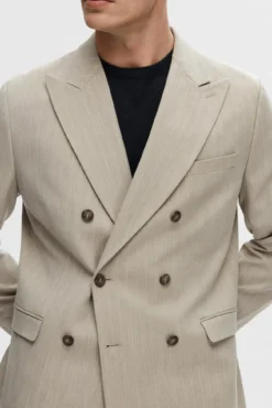 Americana Slim Fit con raya diplomática confeccionada con materiales reciclados