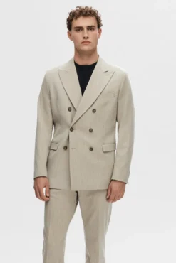 Americana Slim Fit con raya diplomática confeccionada con materiales reciclados