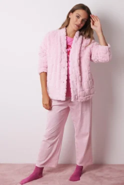 Bata corta rosa pelo esponjoso corazones