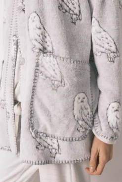 Bata corta tejido polar pelo gris