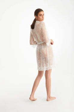 Bata kimono corta encaje