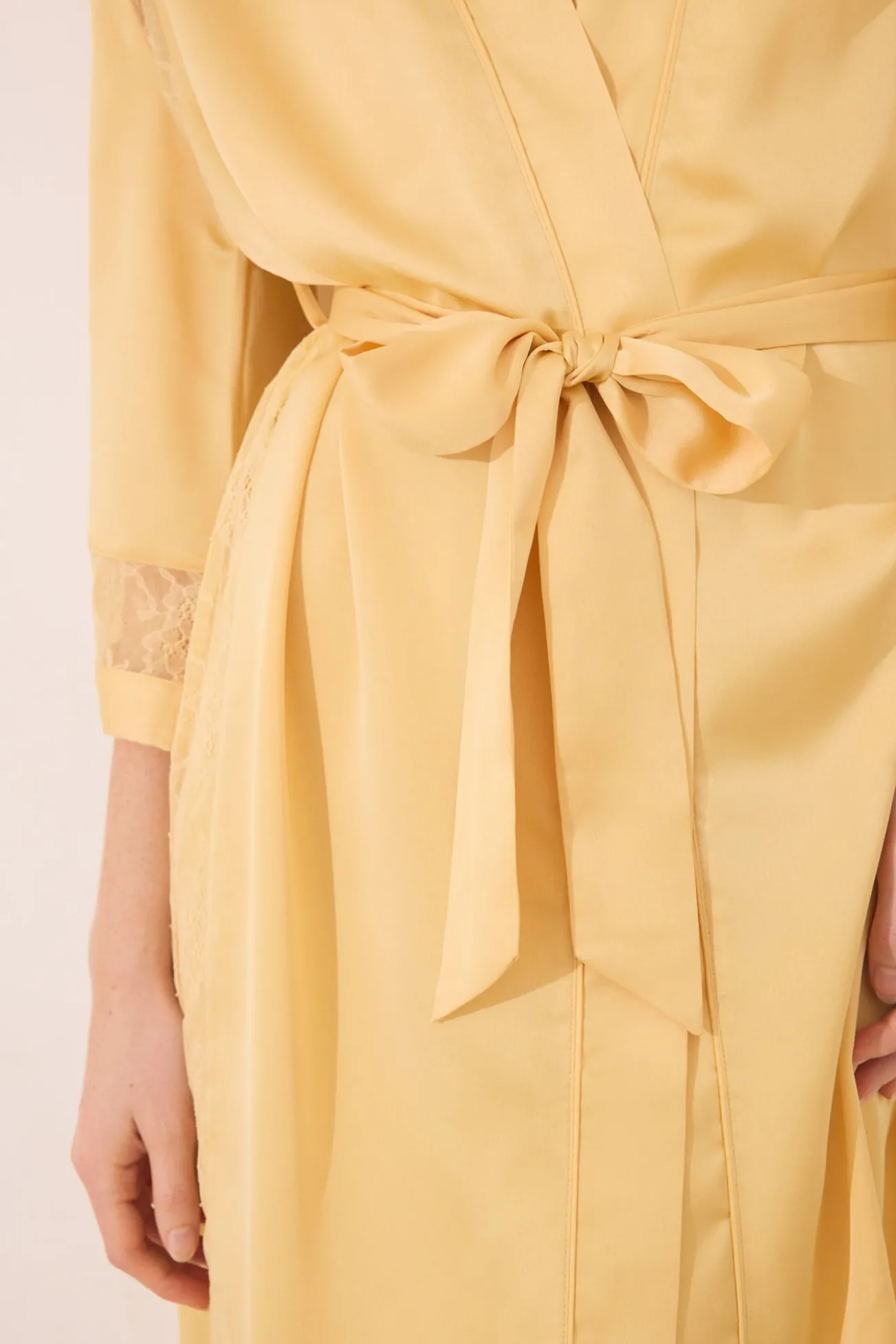 Bata larga tejido chifón amarillo