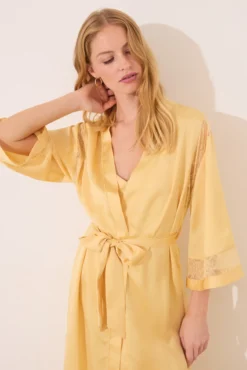Bata larga tejido chifón amarillo