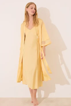 Bata larga tejido chifón amarillo