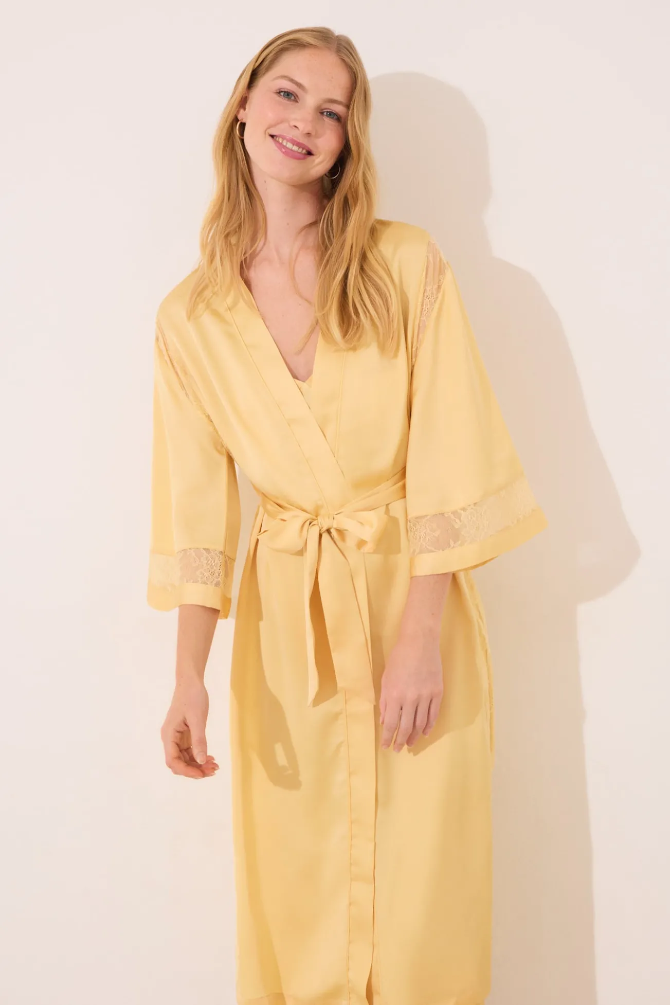 Bata larga tejido chifón amarillo
