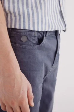 Bermuda color lavada slim fit