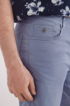 Bermuda color ligera lavada slim fit