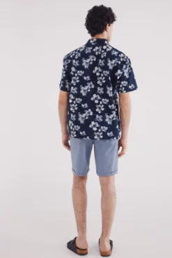 Bermuda color ligera lavada slim fit