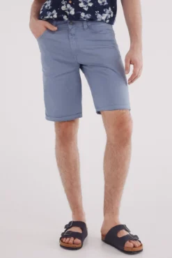 Bermuda color ligera lavada slim fit
