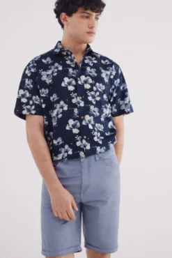 Bermuda color ligera lavada slim fit
