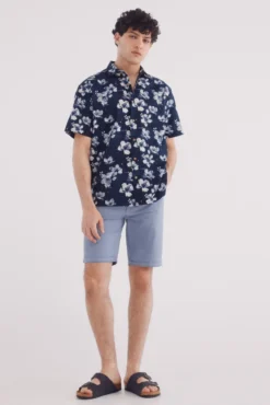 Bermuda color ligera lavada slim fit