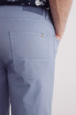 Bermuda color ligera lavada slim fit
