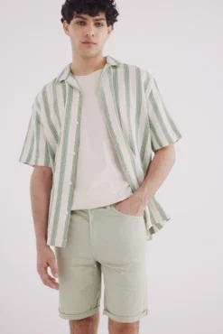 Bermuda color ligera lavada slim fit