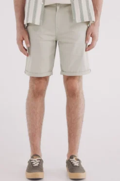 Bermuda color ligera lavada slim fit