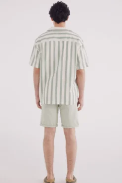 Bermuda color ligera lavada slim fit