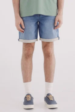 Bermuda vaquera en knit denim medio slim fit