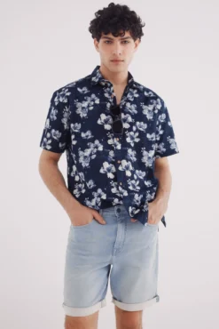 Bermuda vaquera en knit denim claro slim fit