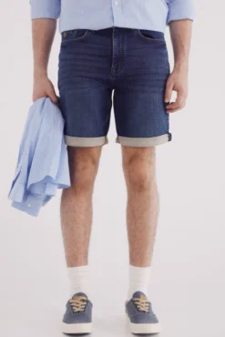 Bermuda vaquera en knit denim oscuro slim fit