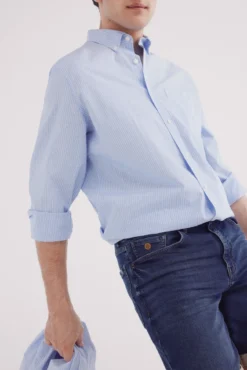 Bermuda vaquera en knit denim oscuro slim fit