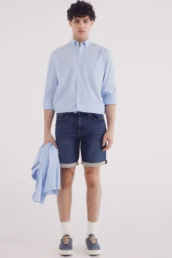 Bermuda vaquera en knit denim oscuro slim fit