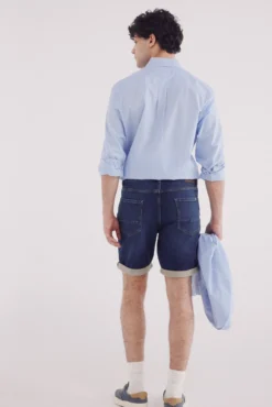 Bermuda vaquera en knit denim oscuro slim fit