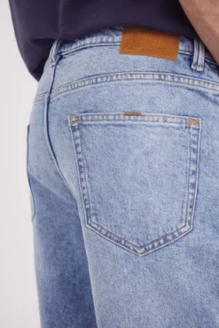 Bermuda vaquera lavado medio regular fit