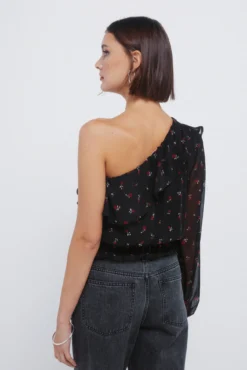 Blusa asimétrica