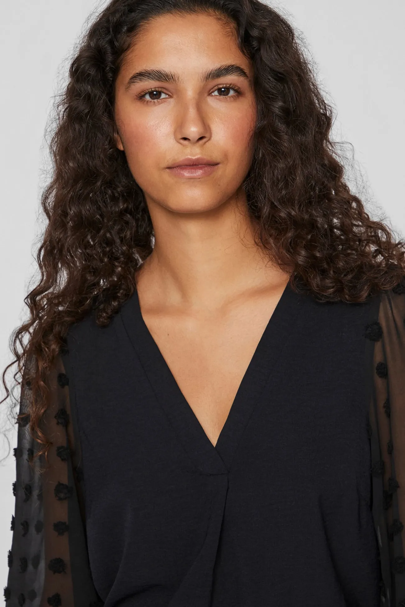 Blusa con plumeti en mangas