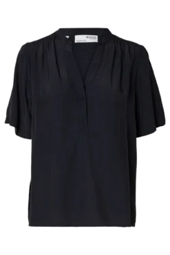 Blusa de manga corta confeccionada con Viscosa Ecovero.