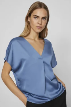 Blusa de manga corta satinada