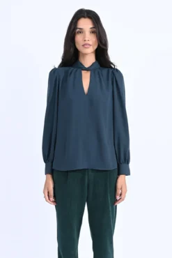 Blusa de manga larga con lazada