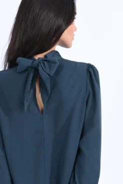 Blusa de manga larga con lazada