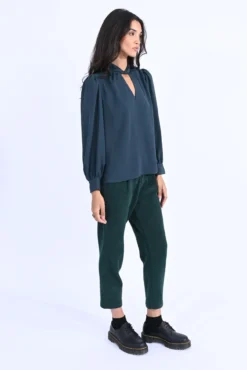 Blusa de manga larga con lazada