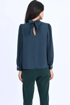 Blusa de manga larga con lazada
