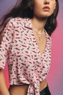 Blusa estampada nudo