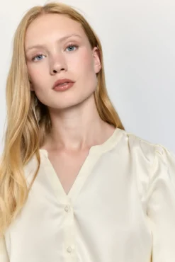 Blusa fluida acabado semi brillante