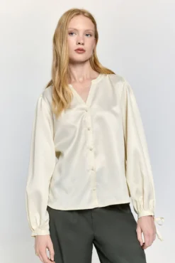 Blusa fluida acabado semi brillante
