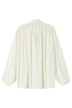 Blusa fluida con lazada
