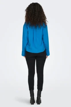 Blusa fluida cuello pico