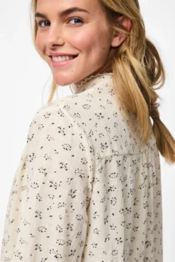 Blusa mao floral