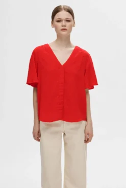 Blusa plumeti de manga corta 100% algodón.