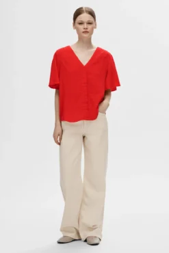 Blusa plumeti de manga corta 100% algodón.