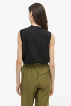 Blusa sin mangas cuello mao de viscosa