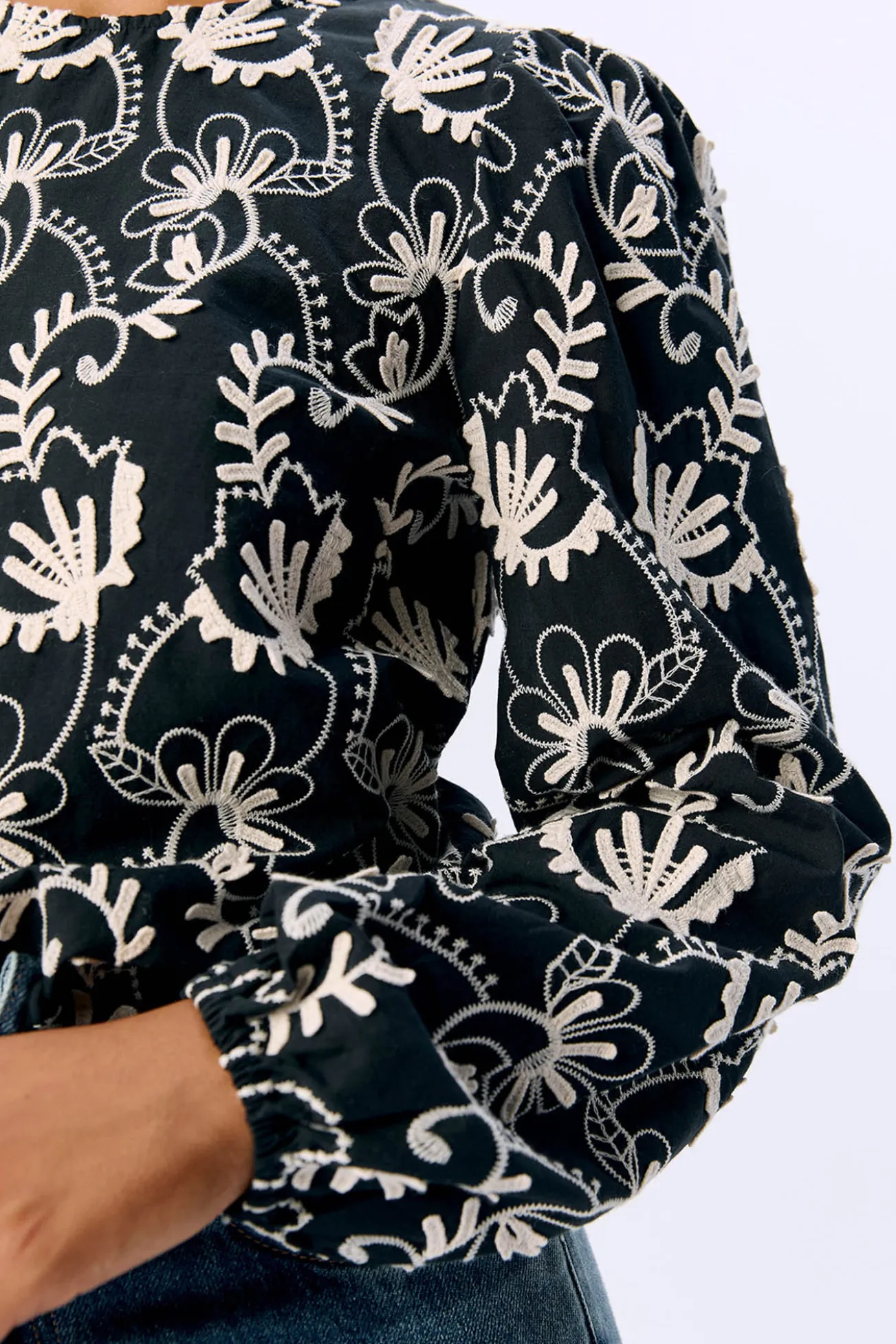 Blusa tejido bordado