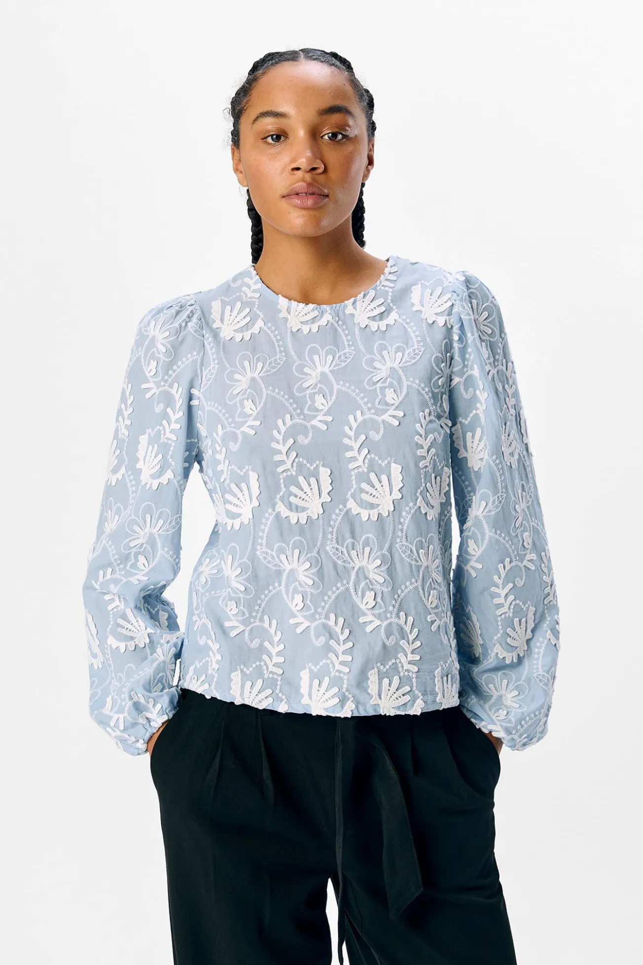 Blusa tejido bordado