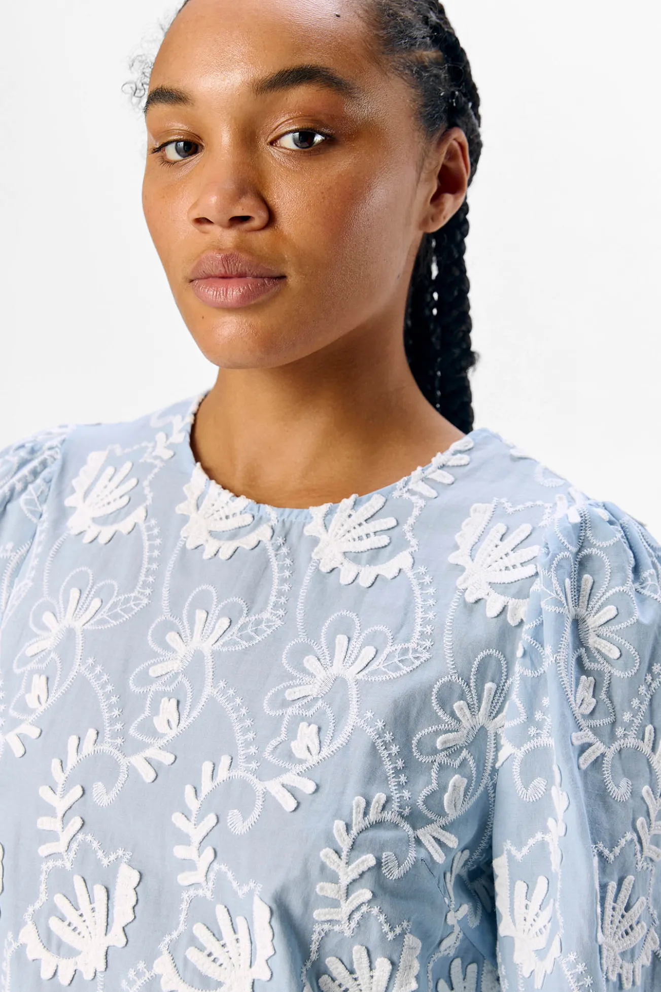 Blusa tejido bordado