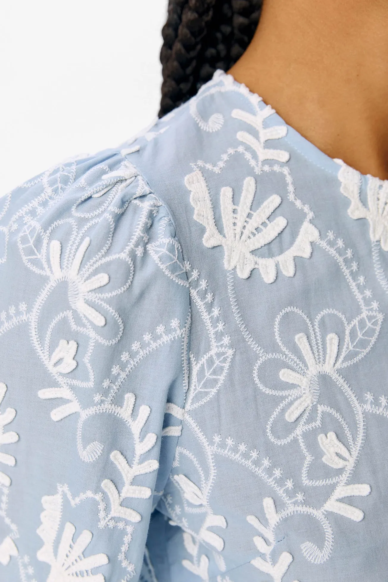 Blusa tejido bordado