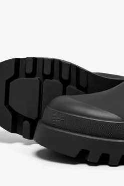 Botines chelsea de polipiel con suela track