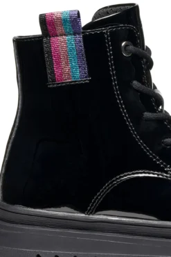 Botines efecto charol